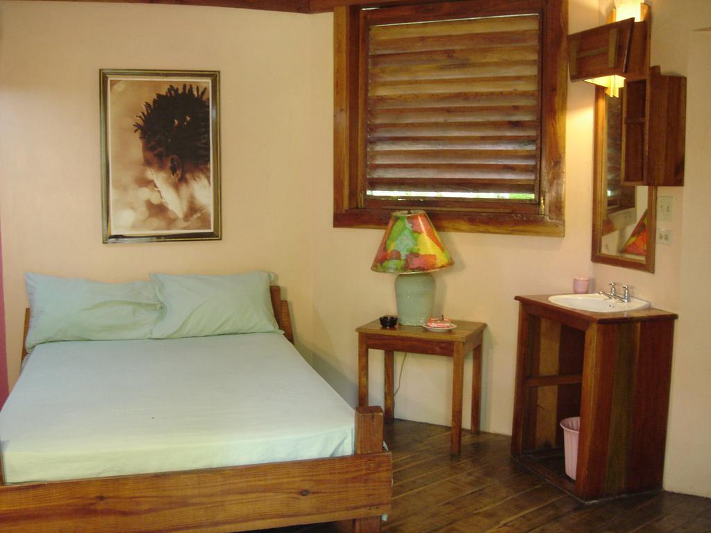 Whistling Bird Negril Exterior photo